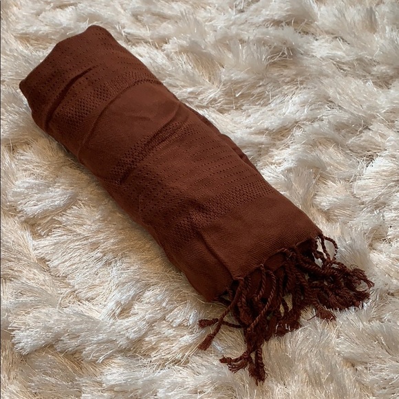 NWOT Brown Lightweight Pashmina-Style Wrap Scarf. - Picture 2 of 3